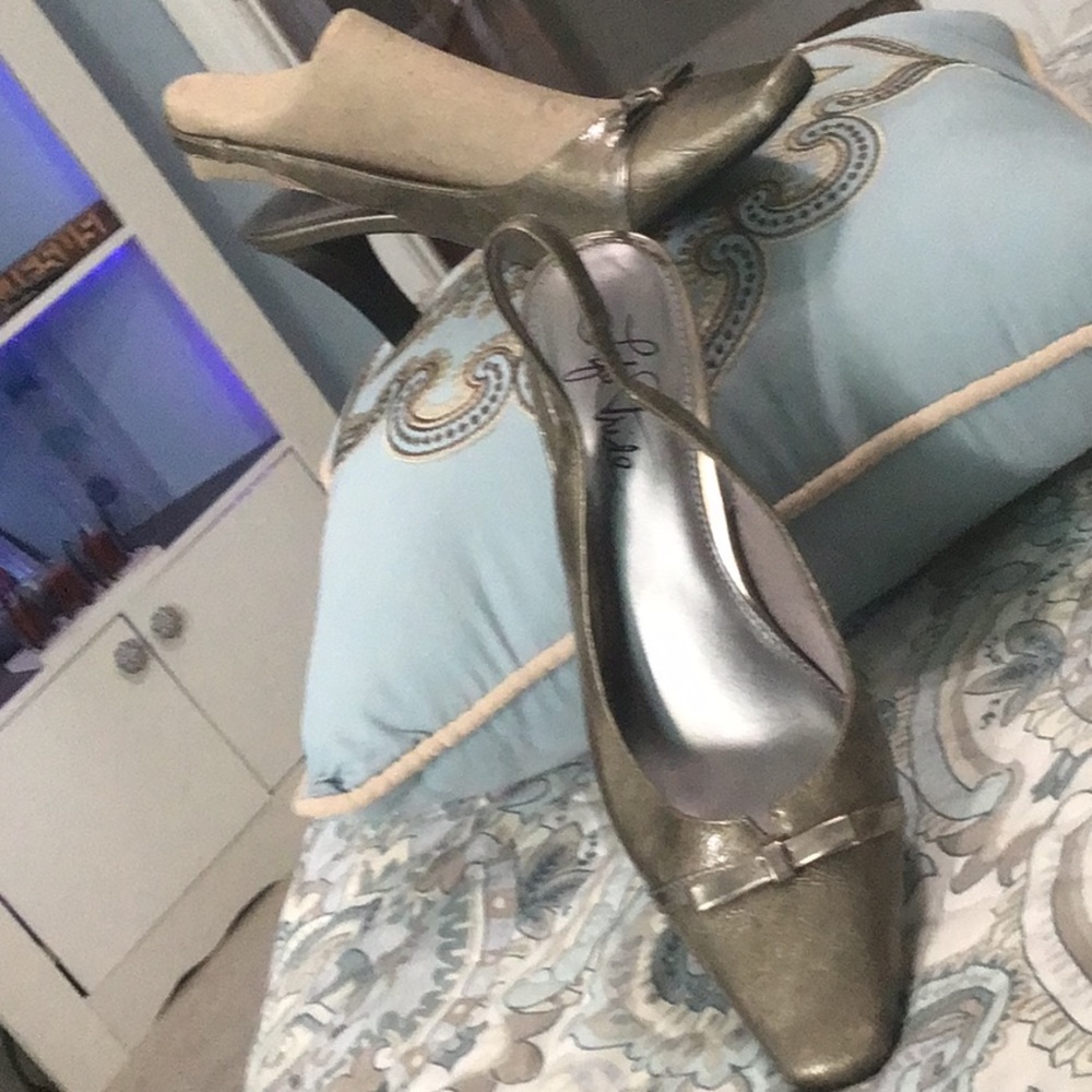 Gold, 2.5” heel worn infrequently as I don’t usually work in heels.